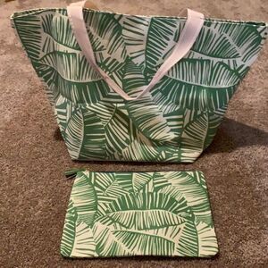 Palm tote with matching pouch.
